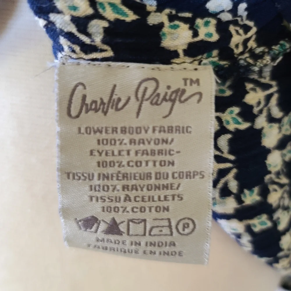 Charlie Paige Navy Floral Print with Eyelet Lace Sleeveless Top Medium
